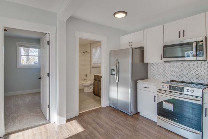 Kitchen - 515 flint st