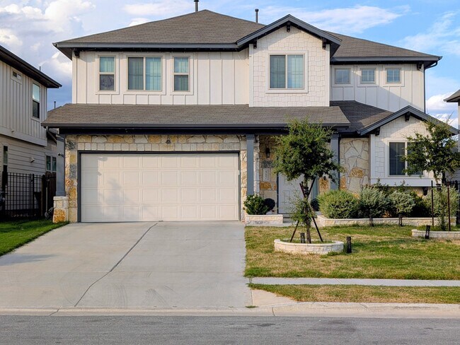 Primary Photo - 517 Arrowhead Vine St