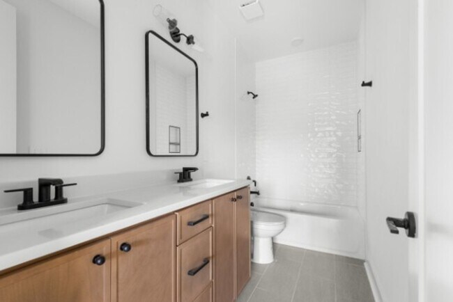 Building Photo - 1814 Stewart Pl