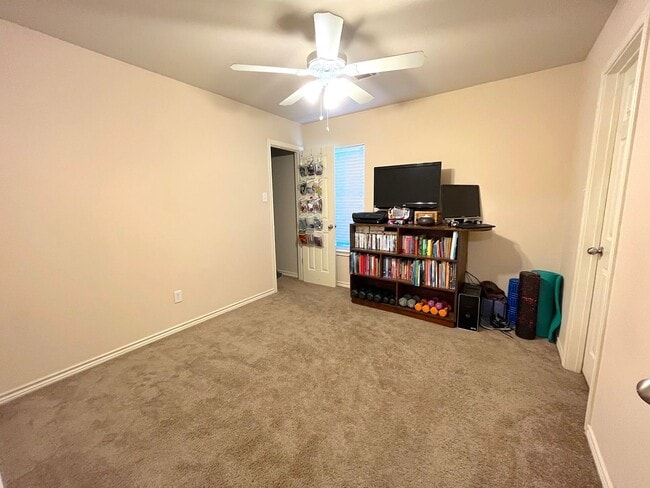 Building Photo - AUGUST 2026 PRE-LEASE Beautiful 4 Bedroom ...