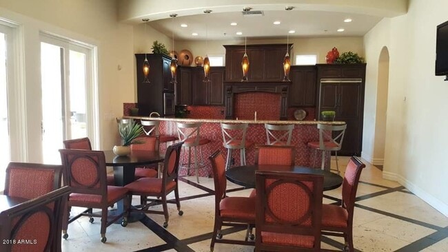 Building Photo - 1367 S Country Club Dr