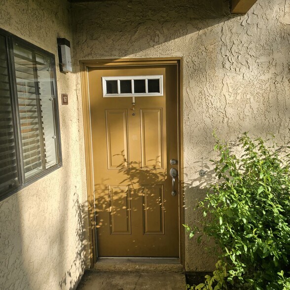 Building Photo - 1423 Graves Ave