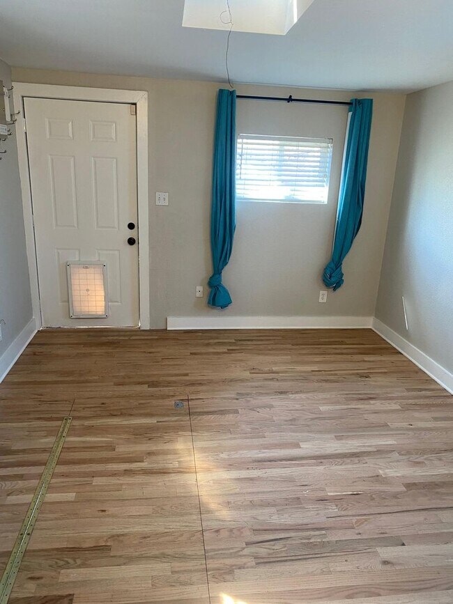 Building Photo - Cozy, charming 2 bedroom in Denver - Available June 1, 2026!