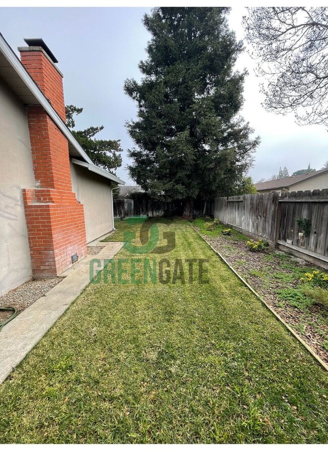 Building Photo - Spacious 4Bedroom 2Bath AVAILABLE NOW in Modesto!!