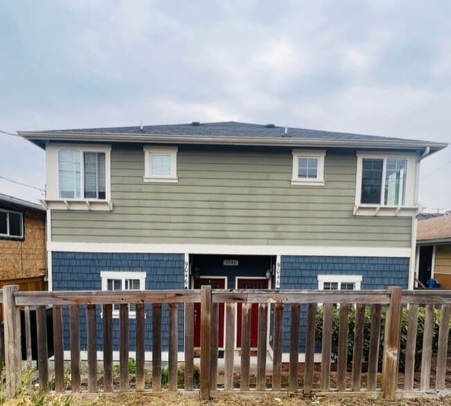 Building Photo - West Seattle Townhouse