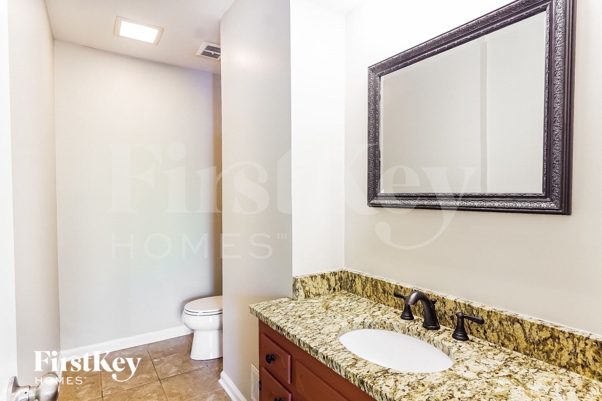 Building Photo - 2204 Lynncrest Ln