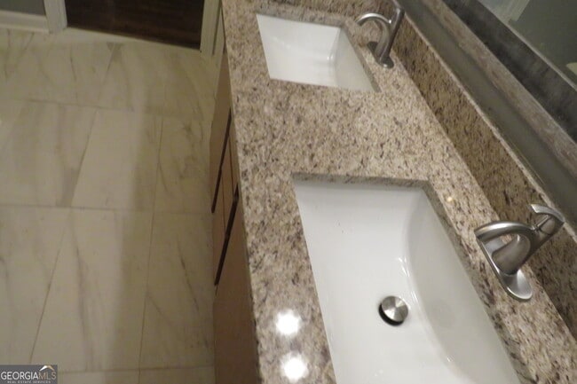 Building Photo - 1105 Hampton Rd