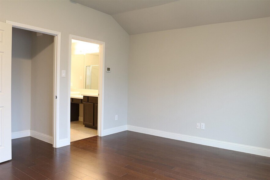 Building Photo - 1108 Kingston Ct