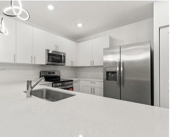 Building Photo - 5090 SW 37th St