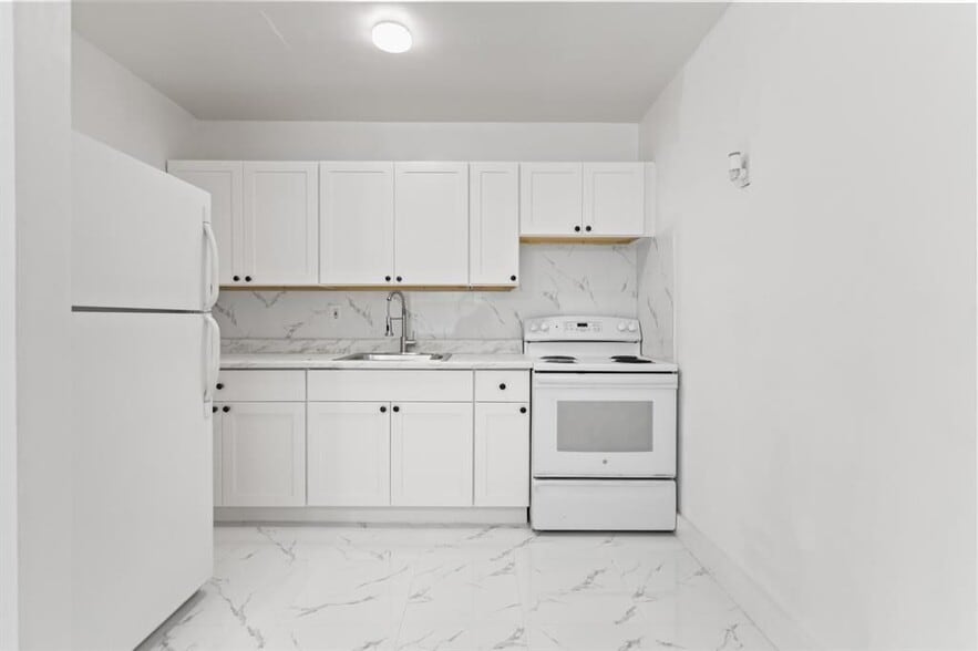 Building Photo - 804 NW 2nd Ave