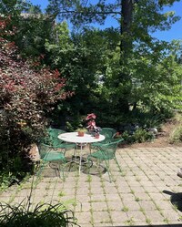 Building Photo - 102 Longmeadow Ln