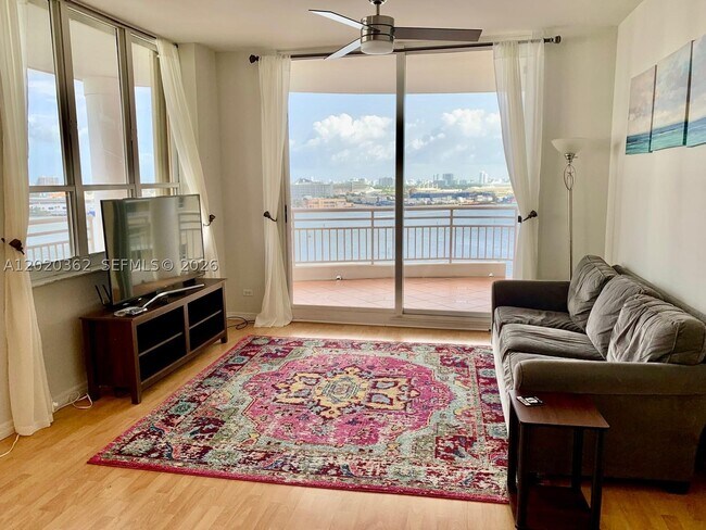 Building Photo - 888 Brickell Key Dr