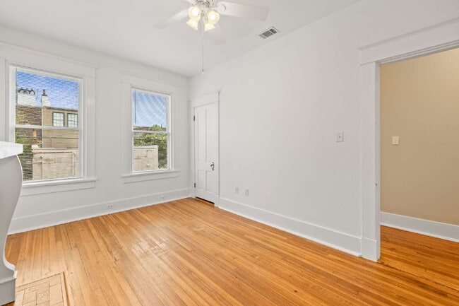 Building Photo - Upscale Historic 3BR/2BA Condo with Rare G...