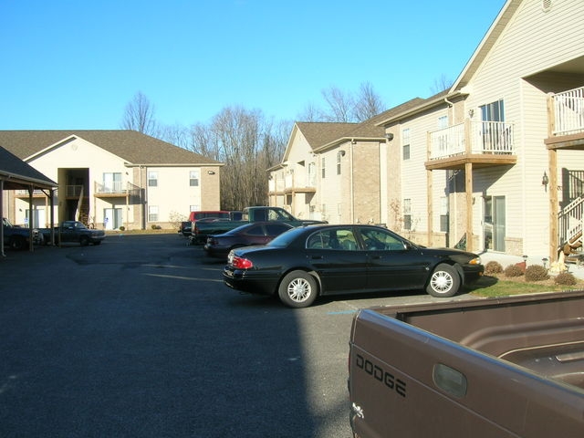 Primary Photo - Woods of Scottsburg Apartments