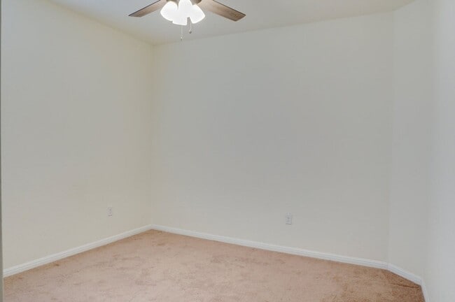 Building Photo - 717 Kingston Pl