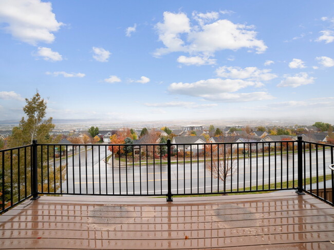 Building Photo - Spacious 4-Bed Oasis in Foxtrail Drive Lehi