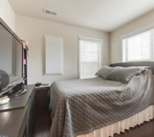 Building Photo - 9520 Smithview Pl