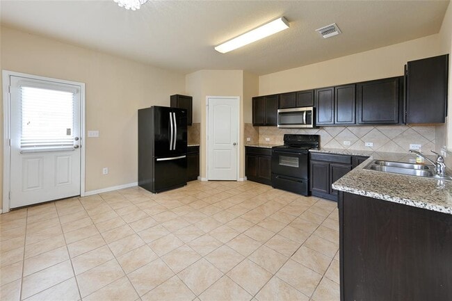 Building Photo - 613 Pinnacle Dr