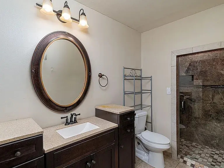 Building Photo - 838 Camelot Dr