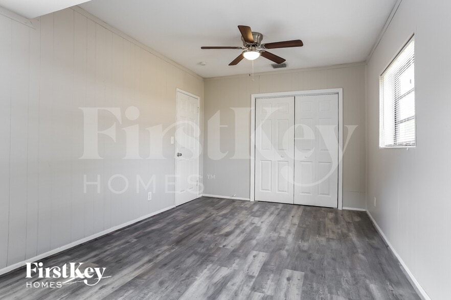 Building Photo - 1078 NE 157th St