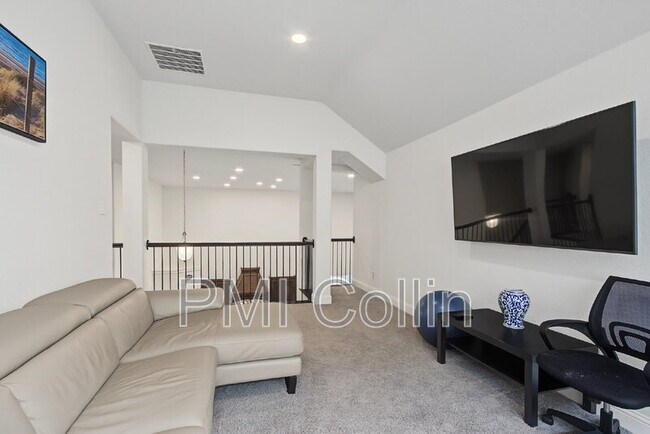 Building Photo - 8701 Fairway Ln
