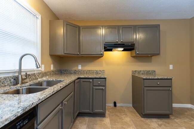 Building Photo - Pet-Friendly 3BR with Bonus Room, Deck & G...