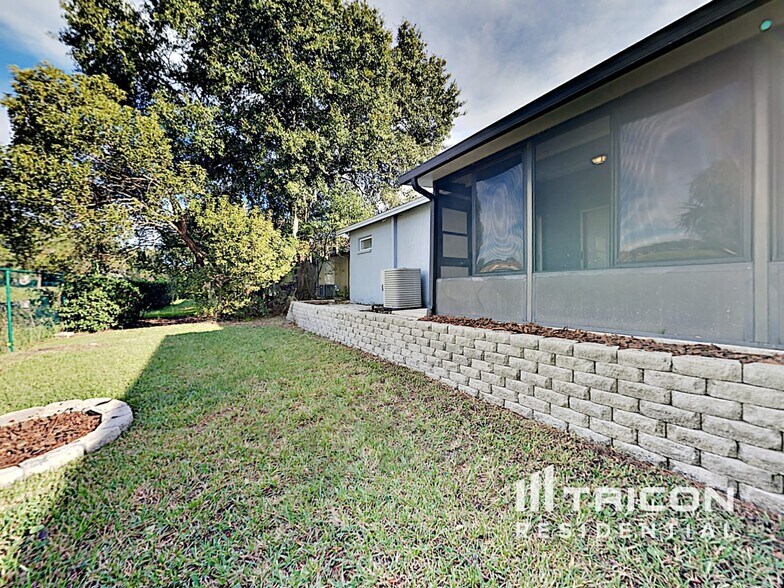 Building Photo - 5709 Erhardt Dr