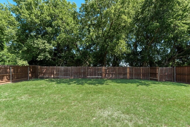 Building Photo - Spacious 4-Bedroom Gem with 2 Full Baths in McKinney - Your New 2025 Sq Ft Sanctuary!