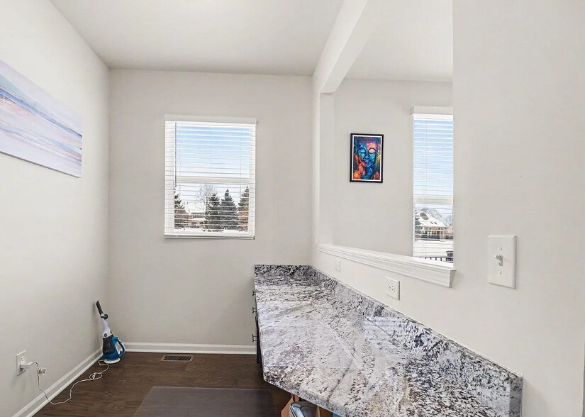 Building Photo - 49772 Shoreline Dr