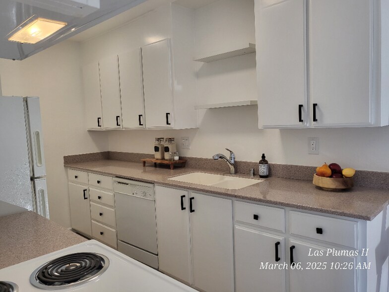 Building Photo - 2364 Las Plumas Ave