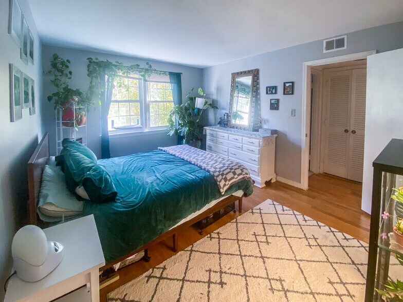 Building Photo - 2242 Washington Avenue