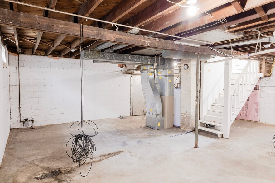 Building Photo - 1104 S Main Ave