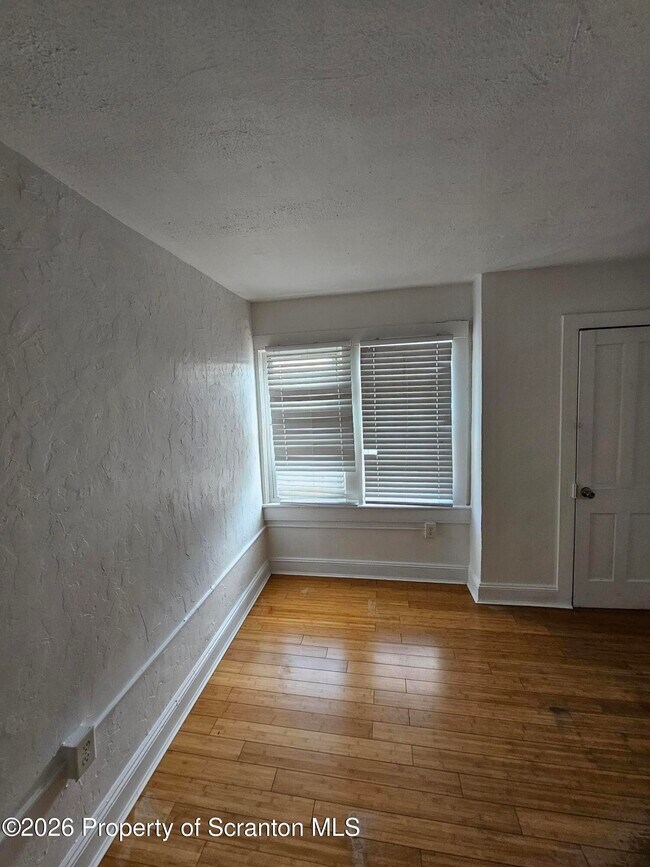 Building Photo - 509 Luzerne St
