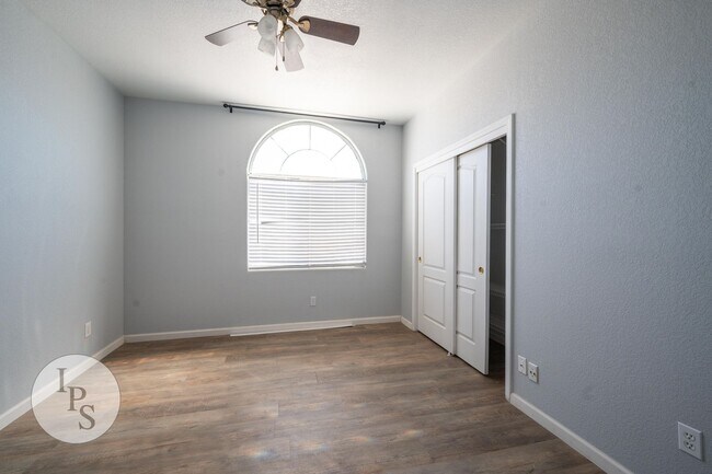 Building Photo - Northwest Fresno Home, CUSD - 4BR/2.5BA, Gated Community - Lots of Amenities