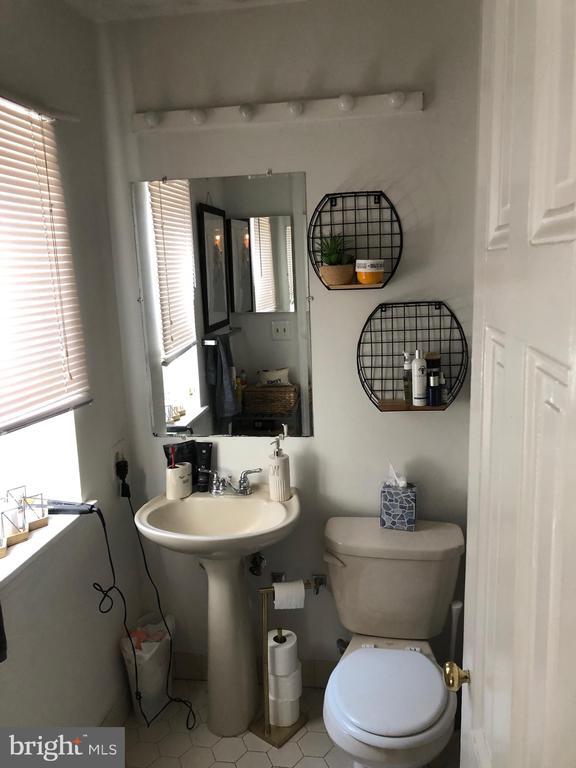 Building Photo - 1906 Fairmount Ave