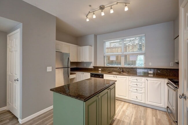Building Photo - Newer 2 bedroom Townhome in Lynnwood
