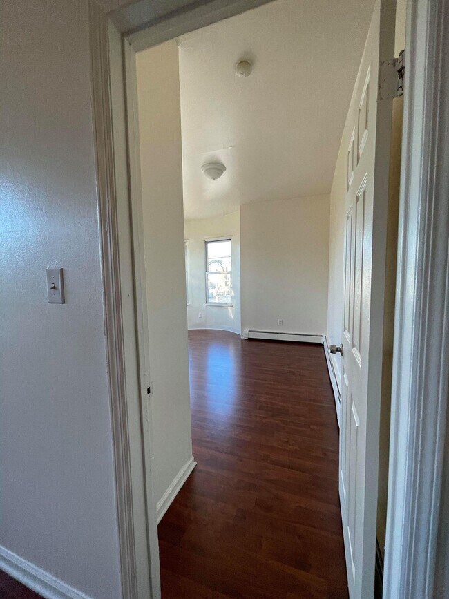 Building Photo - 518-524-524 John F. Kennedy Blvd