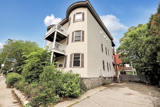 Building Photo - 79 Perkins St