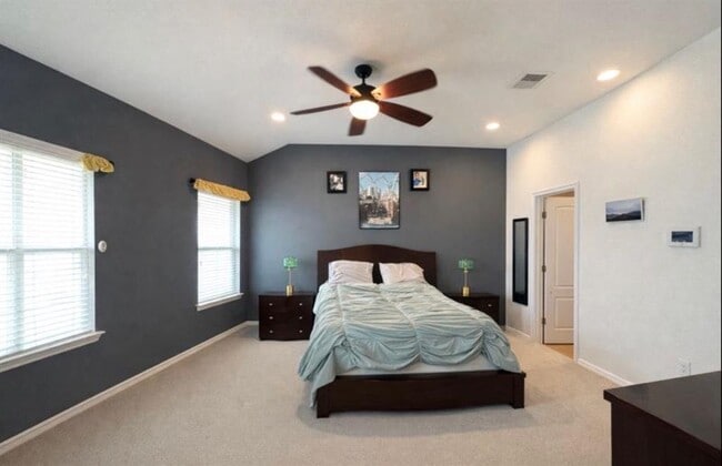 Building Photo - 1052 Hot Spring Valley