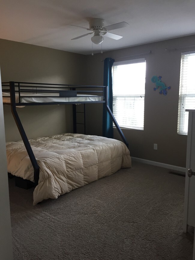 2nd bedroom - 1077 Bayberry Dr