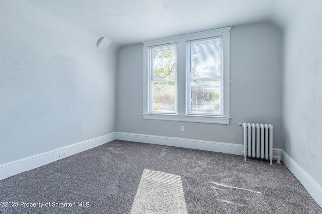 Building Photo - 802 Quincy Ave