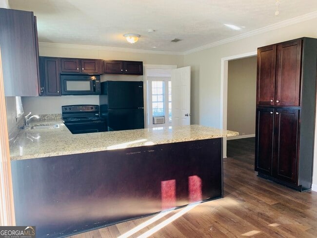 Building Photo - 208 Laurel Ln