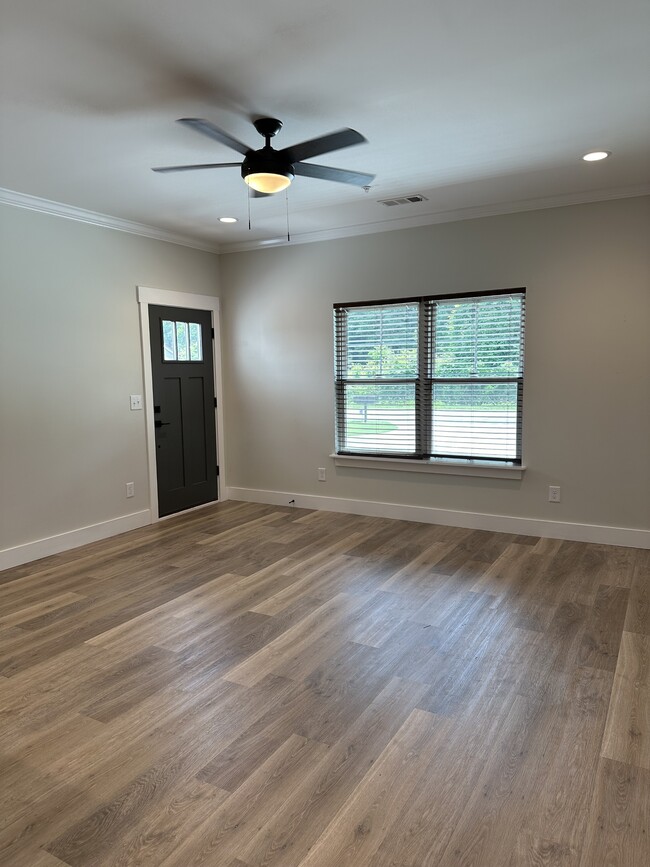 Building Photo - 249 N Carter St