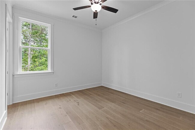 Building Photo - 6120 Hutchins Dr