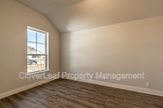 Building Photo - 2225 Bennett Ave