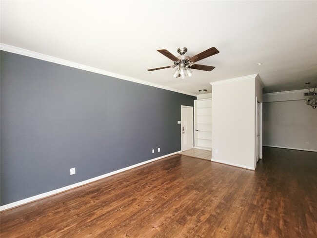 Building Photo - 2255 Braeswood Park Dr