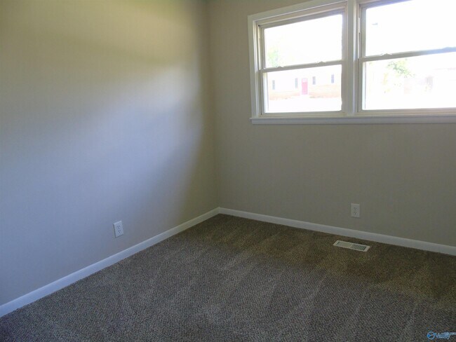 Building Photo - 4800 Lumary Dr NW