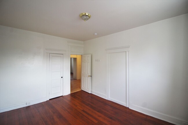 Building Photo - 2025/2026 JHU Off-Campus Awesome 6bd/3ba s...