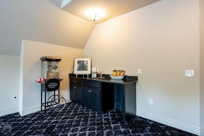 Building Photo - 5106 S Sloan Cir
