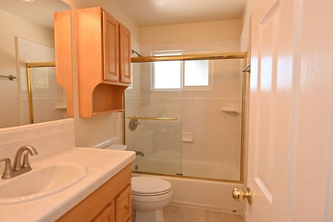 Building Photo - Beautiful home with AC in PRIME Santa Clara location - 3 bd / 2 bath coming soon!